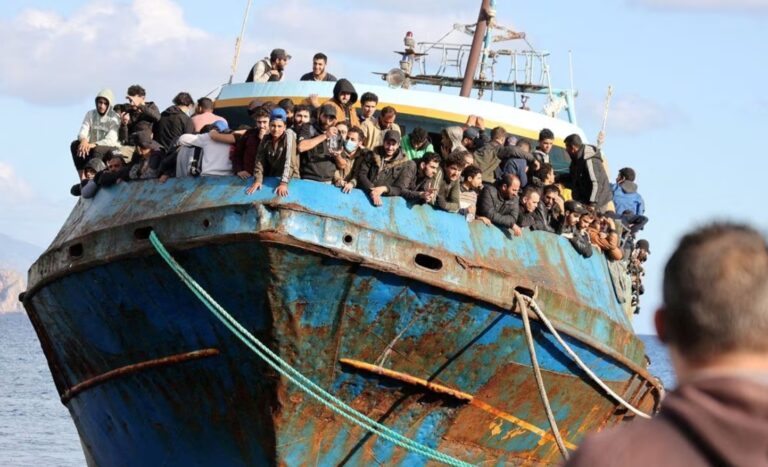 Al menos 17 inmigrantes muertos en un naufragio en el mar Jónico.