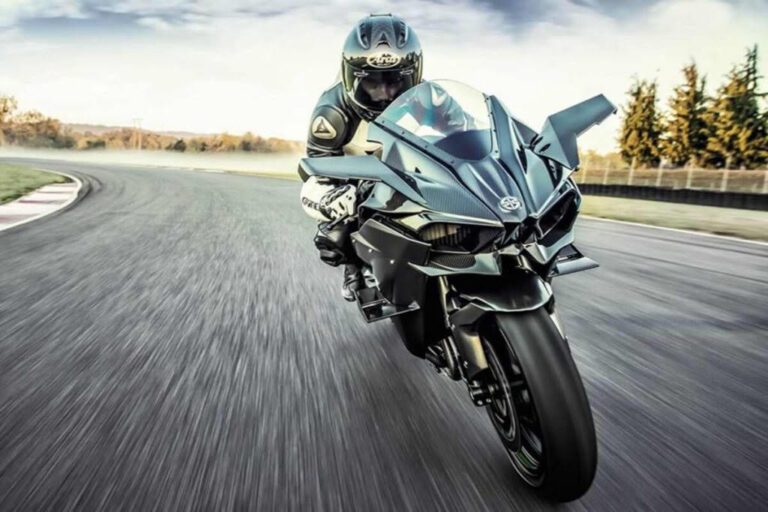 Descubra todas las ventajas del seguro combinado de coche y moto.