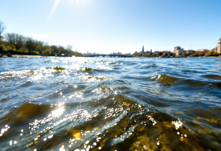 Uomo si lancia nel fiume Guadalquivir a Sevilla