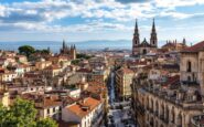 Anna Navarro con vista panoramica di Cataluña