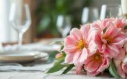 Celebración del Día de la Madre en España con flores y regalos