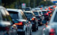Auto en una carretera congestionada durante Semana Santa