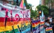 Manifestantes en Londres apoyando derechos transexuales