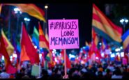Manifestación del Primero de Mayo en España con pancartas