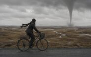 Experiencias únicas: el rosarino que convivió con tribus nómadas y persiguió tornados