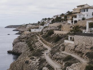 Explorando el impacto de las segundas residencias en España