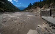 Inundaciones en Nepal: 95 muertos y 384 turistas desaparecidos en la frontera con China