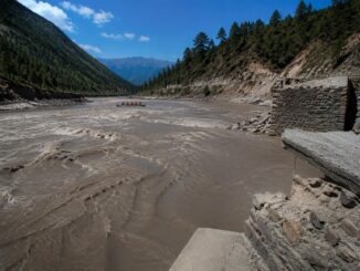 Inundaciones en Nepal: 95 muertos y 384 turistas desaparecidos en la frontera con China