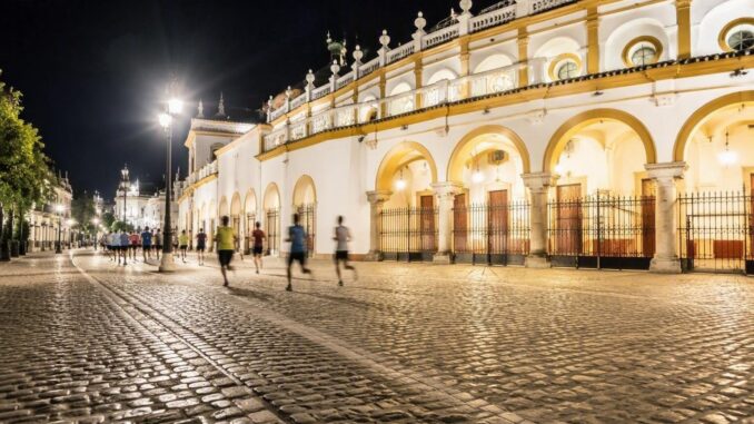 Agenda del viernes 25: toros, reggaetón y carrera nocturna en Sevilla