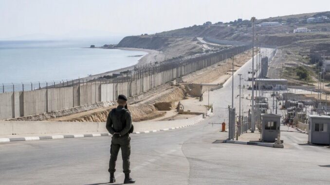 Ceuta bajo presión: Madrid y Vivas se disputan la gestión migrante