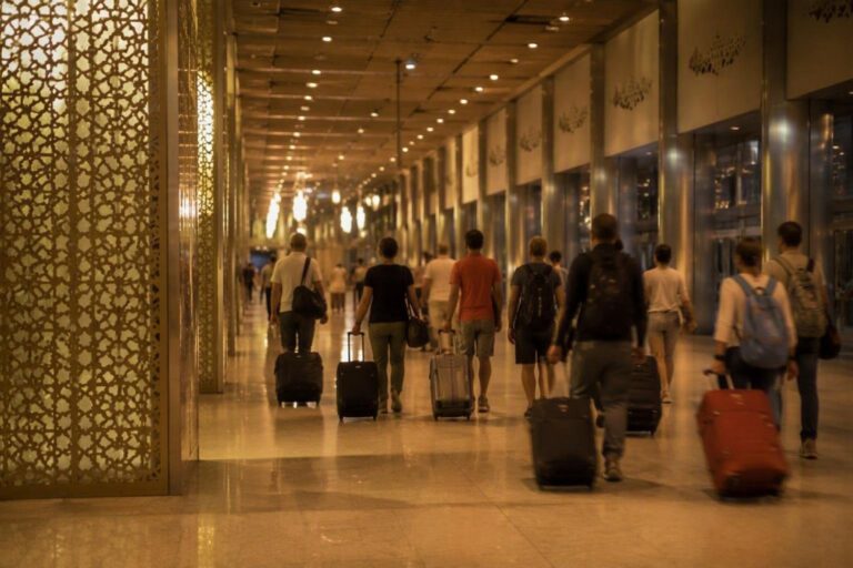 Impacto económico de la crisis migratoria: el turismo español huye de Marruecos
