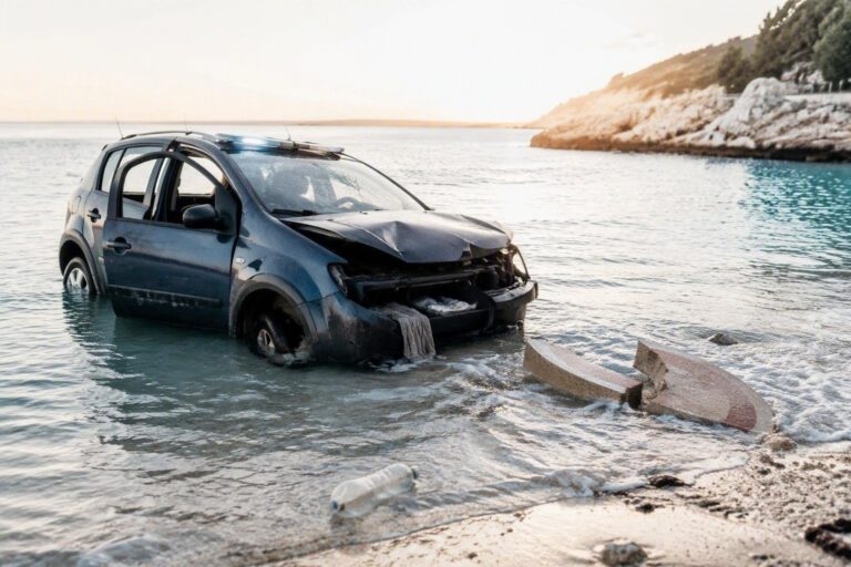 Inundaciones en la costa mediterránea causan muerte y cortes de transporte