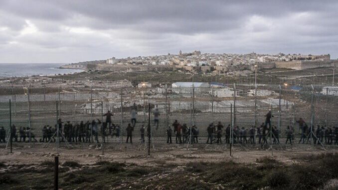 Última hora en Ceuta: tensiones migratorias y respuestas gubernamentales