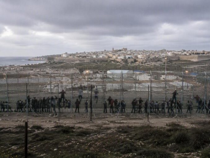 Última hora en Ceuta: tensiones migratorias y respuestas gubernamentales