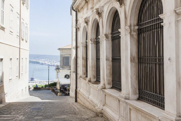 Ancona da leggere: mappa di quartieri, biblioteche e caffè per chi ama i libri