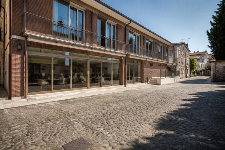 E-Distribuzione ripristina la fornitura elettrica alla struttura residenziale di via Gramsci