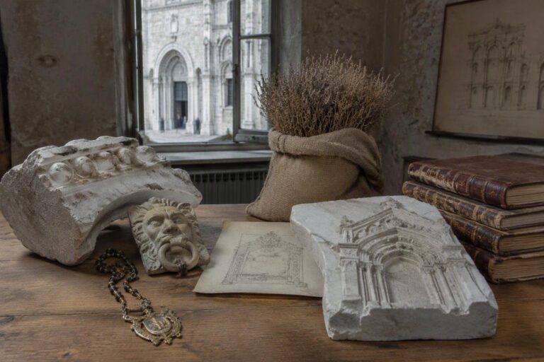 Guida ai palazzi storici di Ancona: facciate, portali e stemmi
