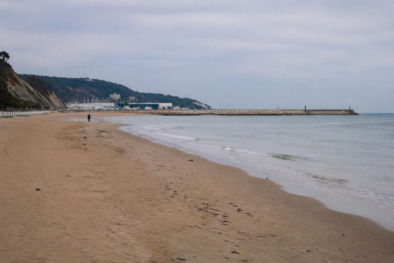 Guida alle spiagge di Ancona tra stabilimenti e libertà