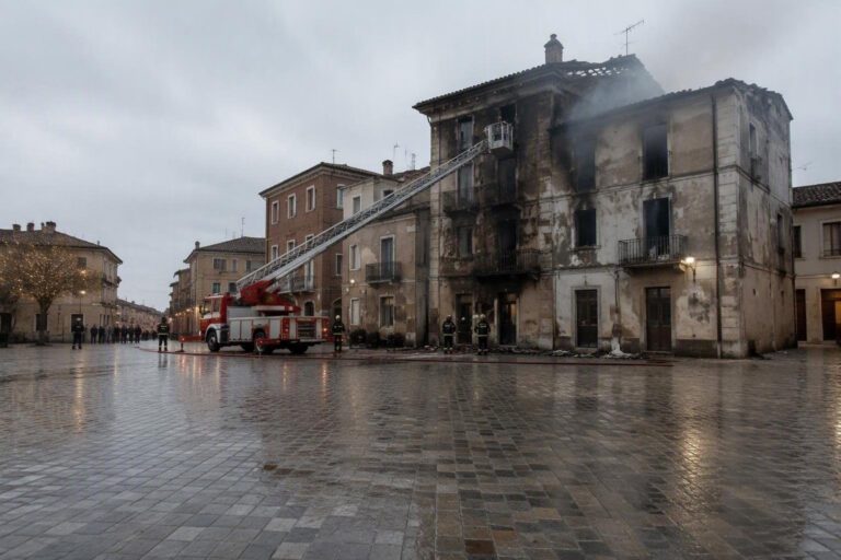Incendio a Morro d’Alba: danni gravi e intervento dei Vigili del Fuoco