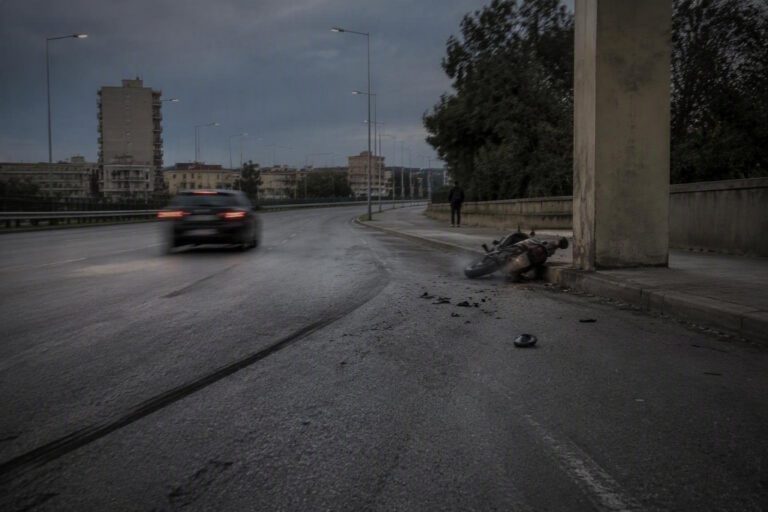 Incidente stradale a Ancona: due giovani coinvolti in scontro tra auto e scooter