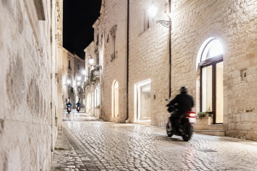 Inseguimento folle a Numana: il centauro che ha sfidato la legge