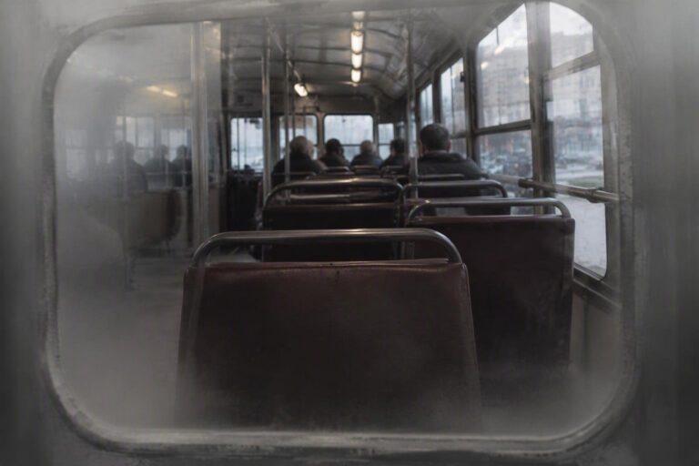 Misura di prevenzione per uomo aggressivo su autobus di linea ad Ancona