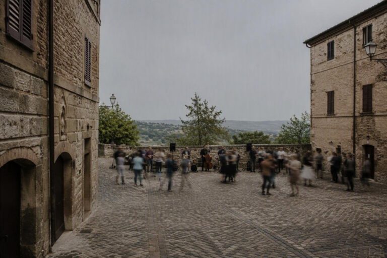 Rosso & Blues 2026: enogastronomia e musica live nel borgo del Paese Alto