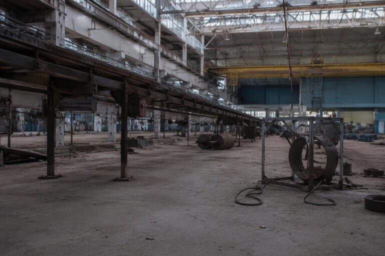 Electrolux conferma la chiusura dello stabilimento di Cerreto d’Esi: 1.450 esuberi e sciopero dei sindacati