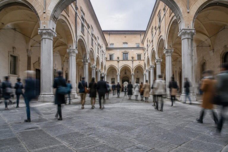 Klaus von Klitzing e Francesca Ferlaino aprono la conferenza internazionale di fisica a Unicam