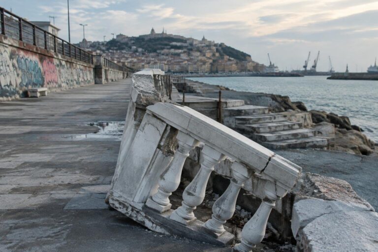 Lungomare di Ancona: promesse di restyling e realtà degradata