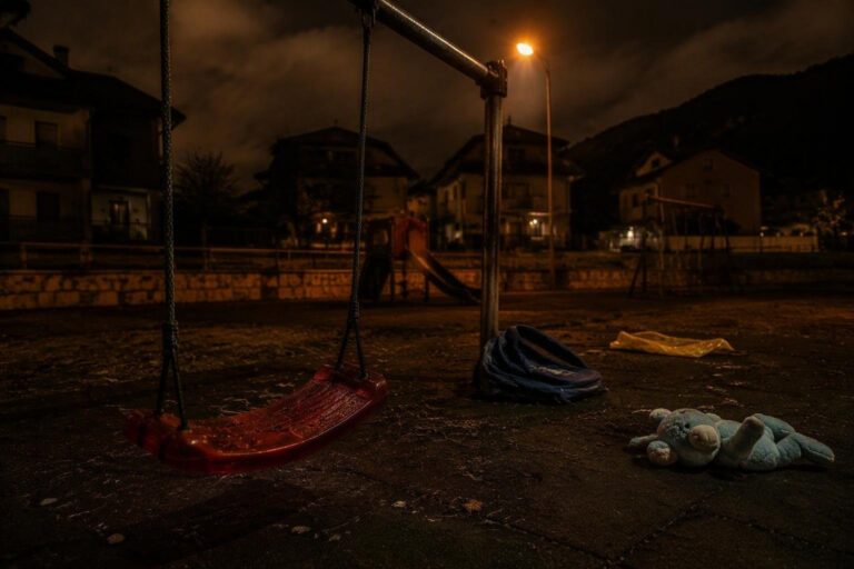 Atti osceni in area giochi: denunciato un residente di Aosta