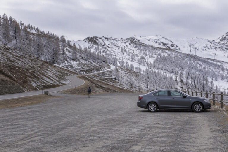 Proteggere l’auto in viaggio in Valle d’Aosta: parcheggi, antifurto, abitudini