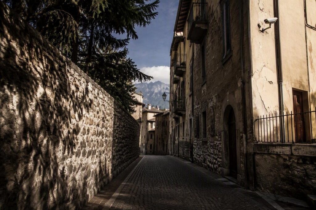 Segnalazioni di degrado e sicurezza: l’esposto di via Festaz ad Aosta