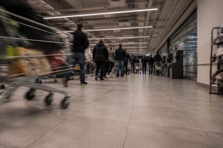 1000 euro per famiglie fragili: nuova Carta Dedicata a Te dal 4 novembre