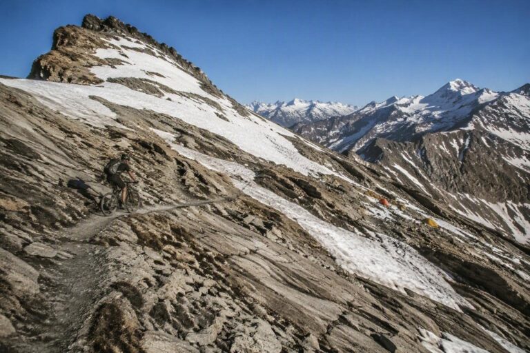 Collé supera il Gran San Bernardo, Allen in vantaggio al femminile