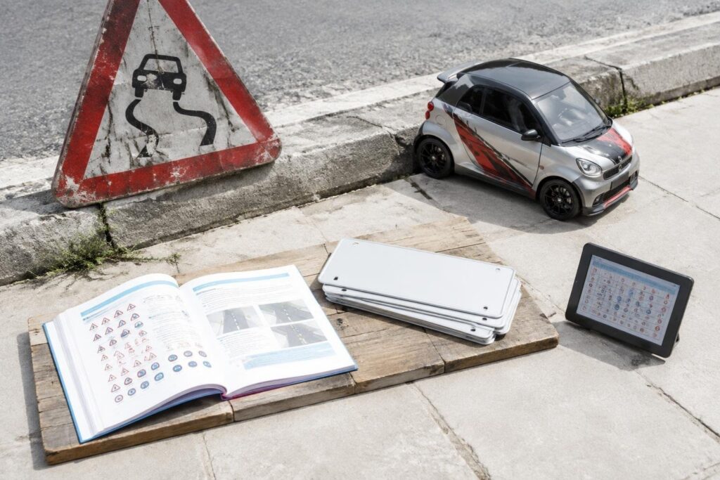 Nuove regole del Codice della strada per minicar e targhe su misura