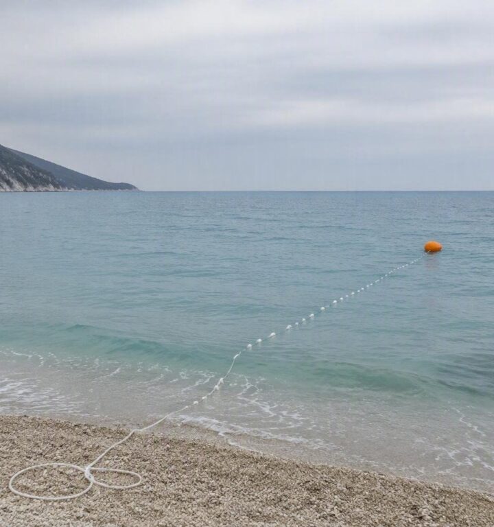 Andrea Lanari e il team affrontano la traversata a nuoto per la sicurezza sul lavoro e l'inclusione