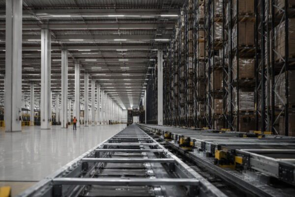 Il conflitto tra Amazon e Meta apre la strada al nuovo shopping automatizzato