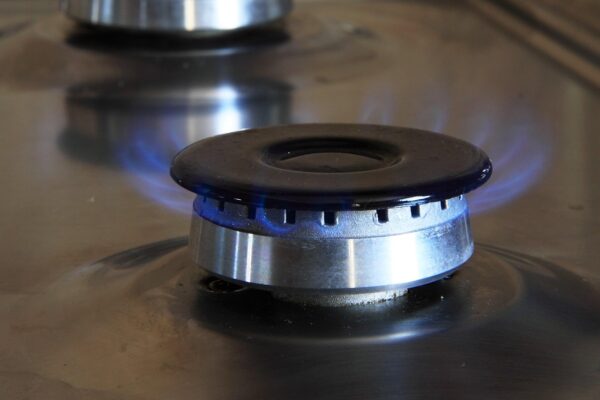 Bollette luce e gas, i rincari dell’energia spingono a rivedere le tariffe