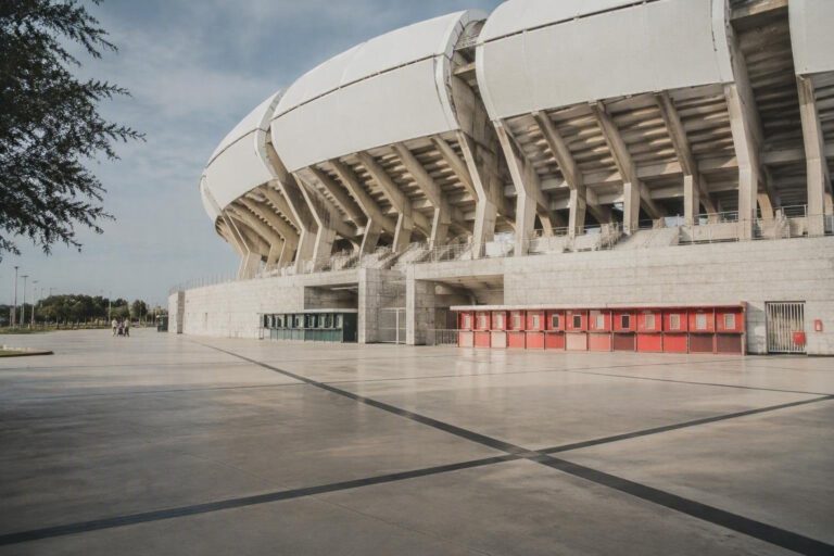 Come orientarsi allo Stadio San Nicola: accessi, settori e servizi utili