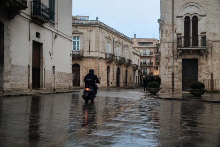 Ferimento a Triggiano: 22enne colpito alla gamba, carabinieri al lavoro