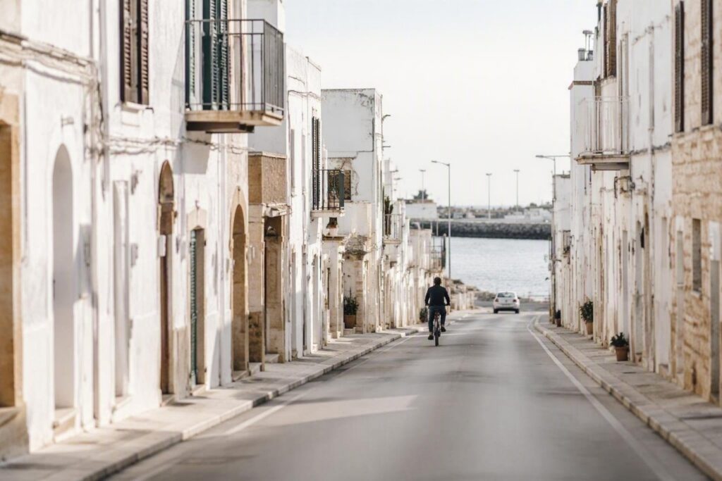 Incidente a Monopoli: ciclista di 12 anni investito da auto pirata