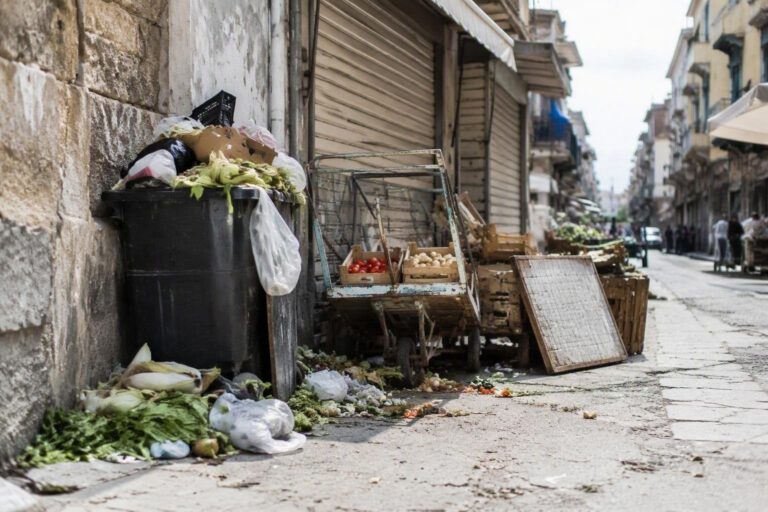 Mercato di Via San Martino: denuncia per rifiuti e mancanza di servizi