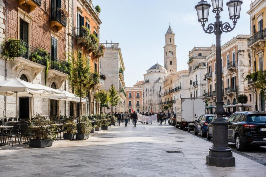 Bari, 30 ottobre: manifestazioni contro inflazione e riarmo