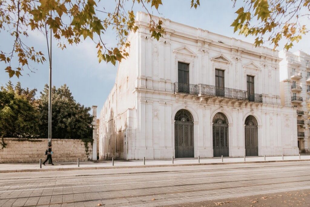 Decimo anno della Theater School e calendario degli scioperi di ottobre 2026