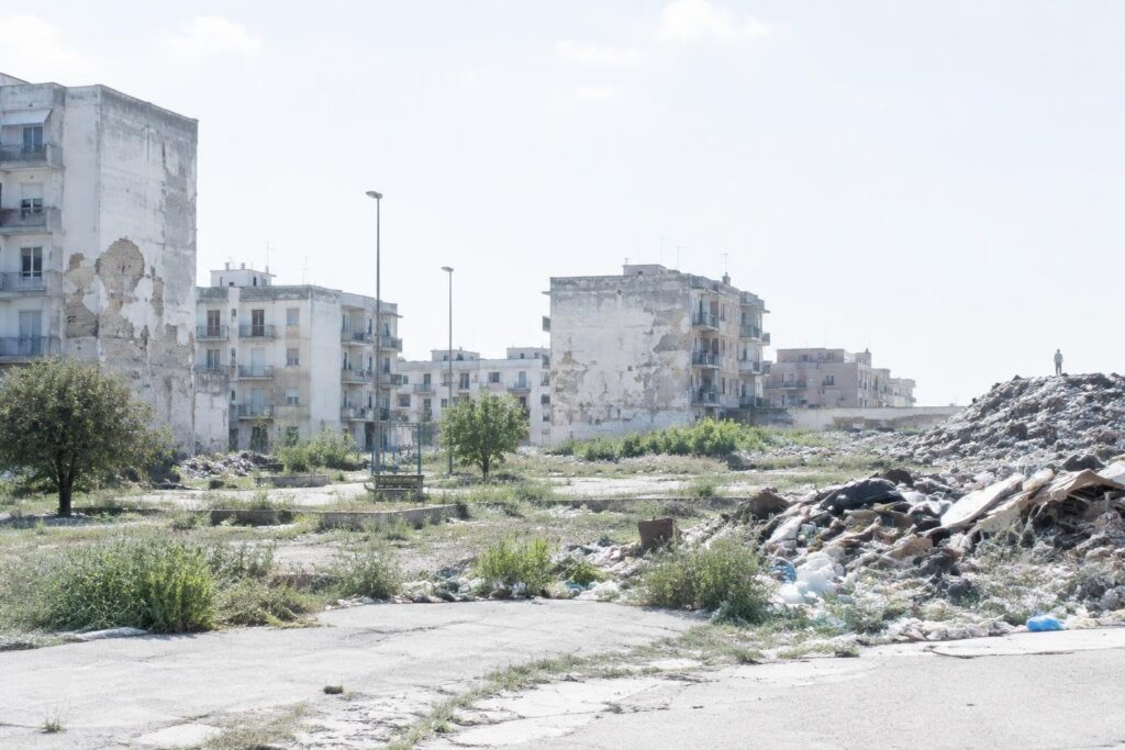 Degrado ambientale a Ponente e Levante, la cittadinanza chiede azioni