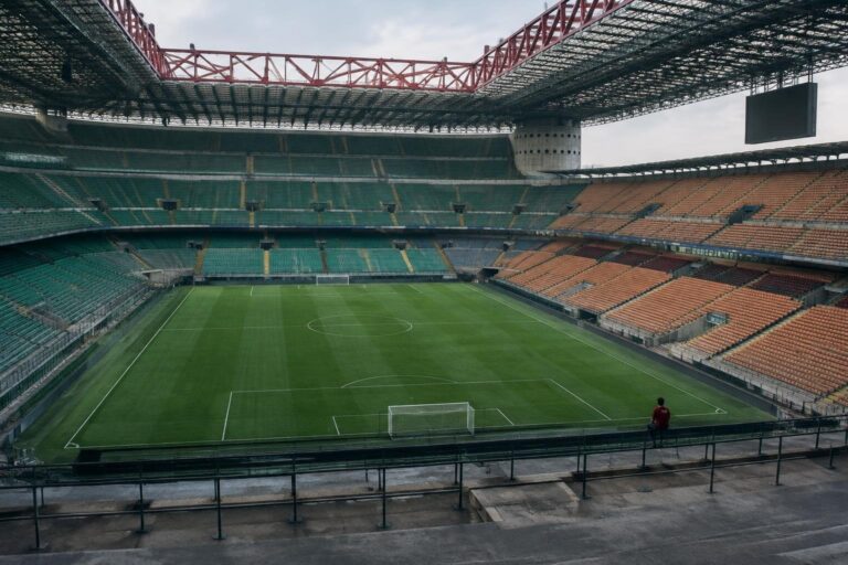 San Siro: il rigore di Ramos e il gol di Rabiot decretano il 2-0 del Milan