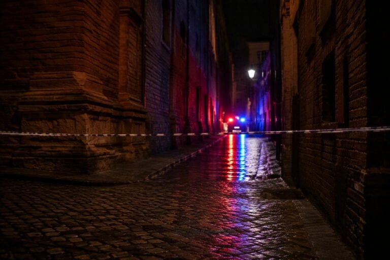 Scontri a Bologna: 12 indagati per resistenza e danneggiamenti dopo la morte di Fakir