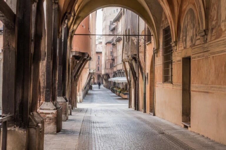 Itinerario slow a Bologna tra Quadrilatero e Mercato delle Erbe