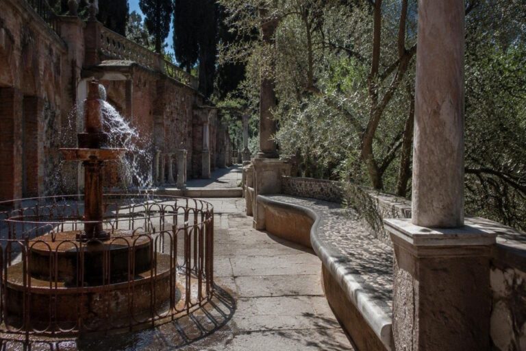 Passeggiate nei giardini storici di Bologna tra ombra e acqua